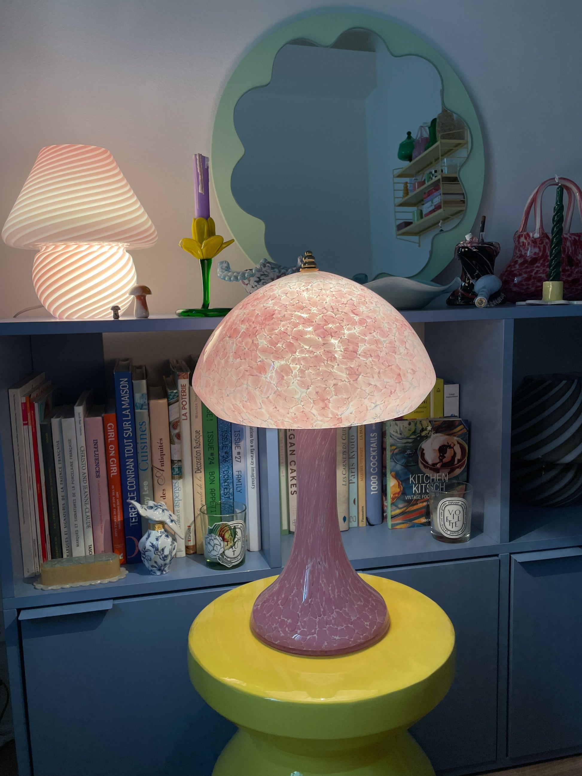 Lampe rose opaline et abat-jour plissé – Casa Viola
