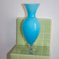 Vase bleu vif en opaline
