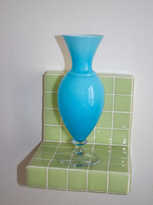 Vase bleu vif en opaline