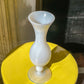 Vase opaline blanche