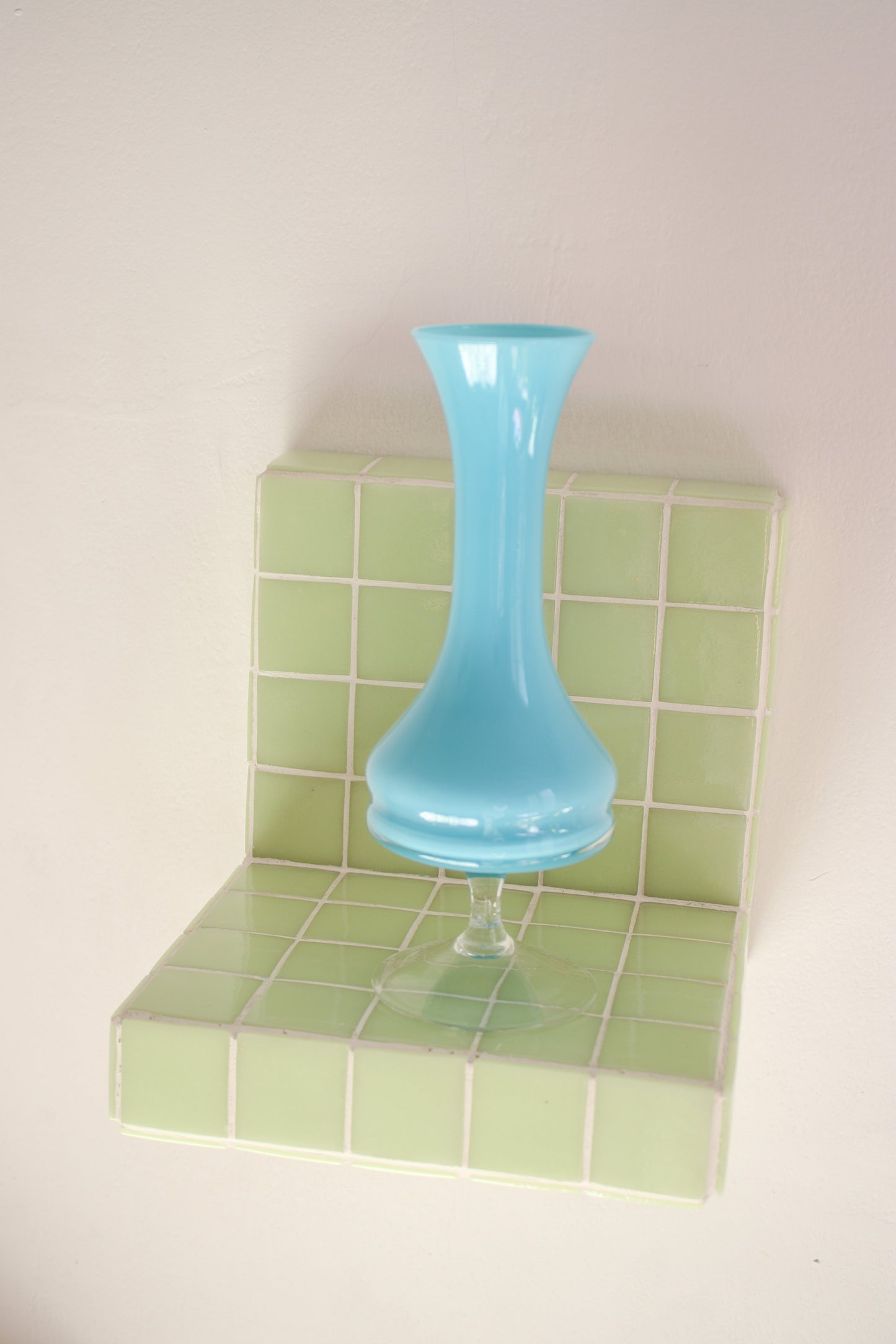 Vase opaline bleu corps cylindrique